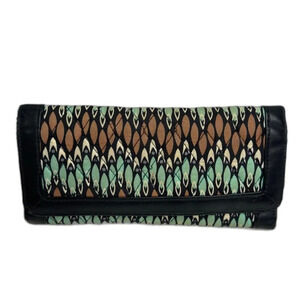 ⭐️2/$10 Vera Bradley Long Trifold Wallet Magnetic Closure‎ Abstract Geo Pattern